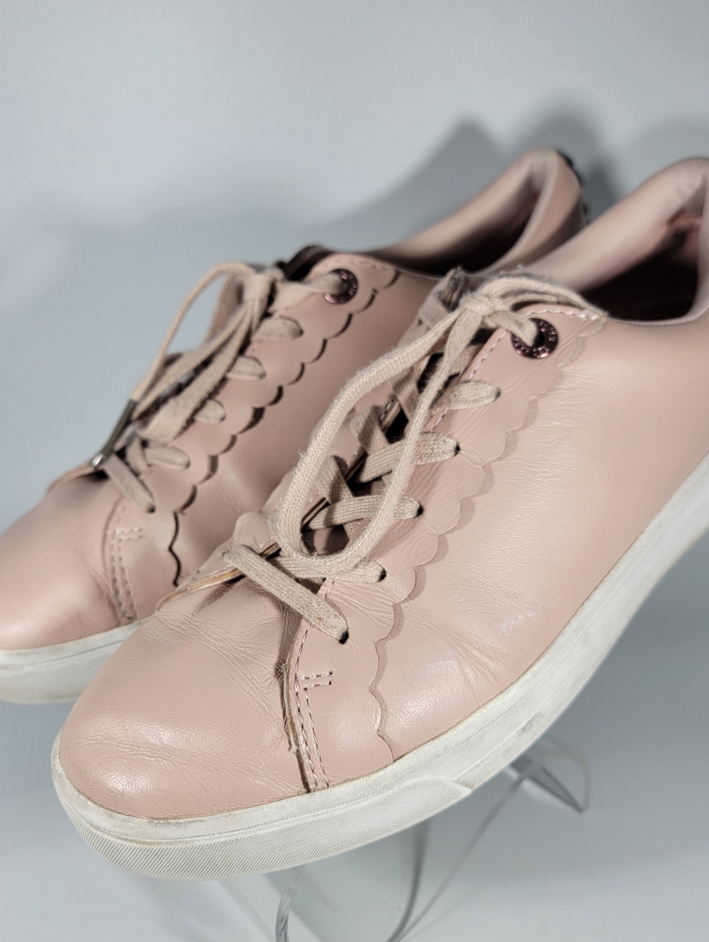 Ted Baker Women's Tillys Scalloped Low-Top Sneakers Nude Pink Size 7.5 *Flaw